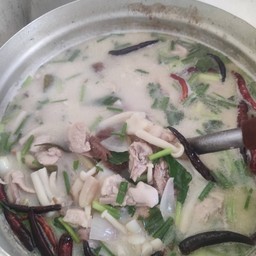 ต้มข่าไก่เป็นกับข้าว