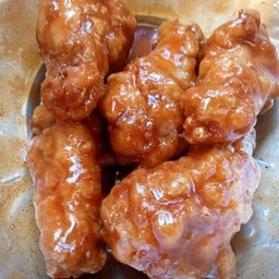 ไก่ทอดซอสกระเทียมพริกไทยดำ