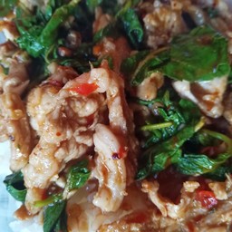 ผัดกระเพรากับข้าว