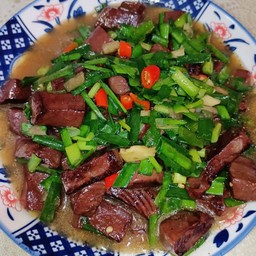กุยช่ายผัดเลือดหมู猪血炒韭菜