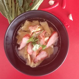 เกี๊ยวน้ำหมูแดง