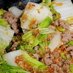 ผัดผักกาดขาว หมูสับ ราดข้าว