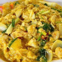 เนื้อปูก้อนผัดผงกะหรี่