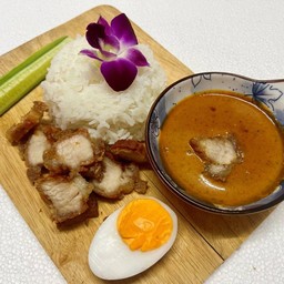 หมูกรอบซอสแพนง