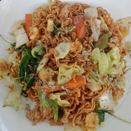 มาม่าผัดขี้เมาหมู