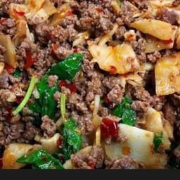 [อร่อยซ่ากับโค้ก] กระเพราเนื้อสดหน่อไม้ดอง +  โค้ก ออริจินัล (ขวด)