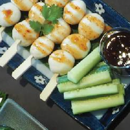 ลูกชิ้นปิ้งหน้าตึง