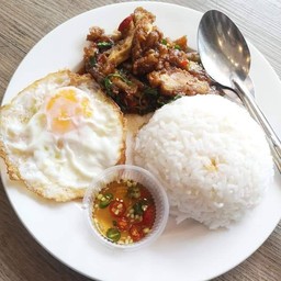 ข้าวกระเพราไก่กรอบ