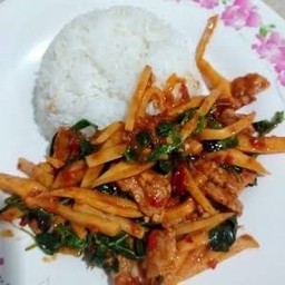 พริกแกงหน่อไม้หมูชิ้น