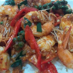 ข้าวราดผัดพริกแกงกุ้ง