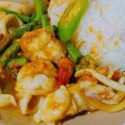 ข้าวเครื่องแกงทะเล