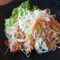 ยำแซลมอนแบบญี่ปุ่น