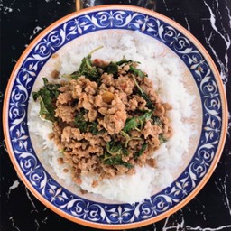 ข้าวกะเพราหมูสับ (พิเศษ)