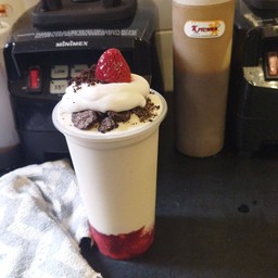 นมสตอแบร์รี่ ขาว-แดง