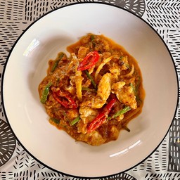 ผัดผงกะหรี่ไก่ไข่ข้น