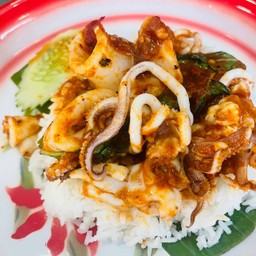 พริกเเกงปลาหมึก ราดข้าว