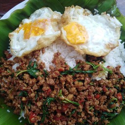 [อร่อยซ่ากับโค้ก] กระเพาไก่จุกๆ +  โค้ก ออริจินัล (ขวด)