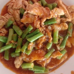 ผัดพริกแกง