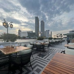 บรรยายกาศริมน้ำย่านั่งมาก 