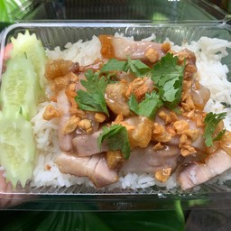 หมูกรอบทอดกระเทียมราดข้าว