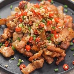 หมูสามชั้นผัดพริกขี้หนู