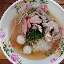 ข้าวซอยไก่ ขนมจีนน้ำเงี้ยว ข้าวยำไก่แซ่บ