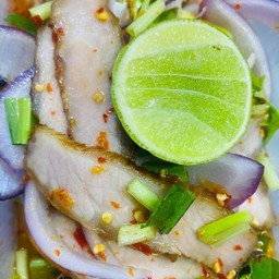 ยำคอหมูย่าง