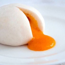 เปาลาวาไข่เค็มไส้ทะลัก