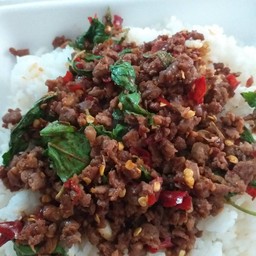 ข้าวราดกระเพราเนื้อสับ