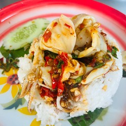 กะเพราปลาหมึกราดข้าว