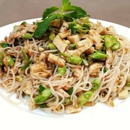 ยำขนมจีนหมูยอล้วน