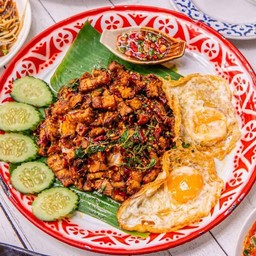 [อร่อยซ่ากับโค้ก] กระเพาหมูกรอบจุกๆ +  โค้ก ออริจินัล (ขวด)