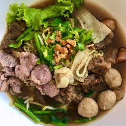 ก๋วยเตี๋ยวเนื้อพิเศษ