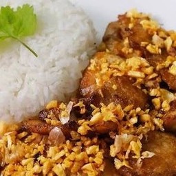 ข้าวหมูทอดกระเทียม