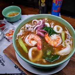 ราดหน้าทะเล,ปลาหมึก,กุ้ง