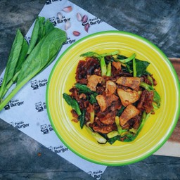 ผัดซีอิ้วหมู หรือ ไก่