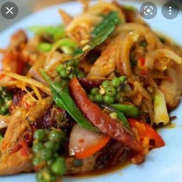 ข้าวผัดเผ็ดหมูป่า