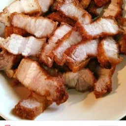 หมูสามชั้นทอด (ติดมัน)100กรัม