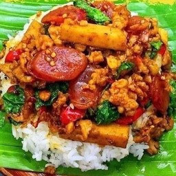 ข้าวกะเพราสามสหาย