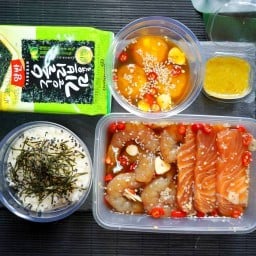 Salmon Dong Chi Sathorn (แซลมอนสดสาทรดองชิ)