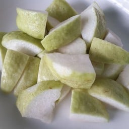 ฝรั่งคลุกพริกเกลือ