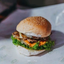 [อร่อยซ่ากับโค้ก] เบอร์เกอร์เนื้อ +  โค้ก ออริจินัล (กระป๋อง)