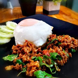 2.ข้าวผัดกะเพรา หมู+ไข่ดาวหรือไข่เจียว