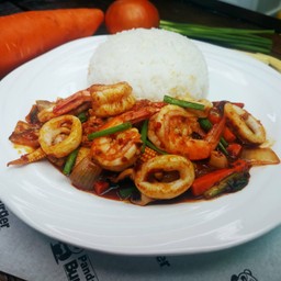 ข้าวผัดน้ำพริกเผาทะเล,ปลาหมึก,กุ้ง