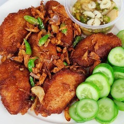 ออมออม ข้าวหมูทอด ไก่ทอด บ้านกอก