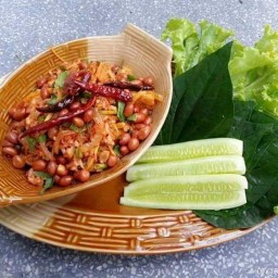ยำแหนมคลุก ครัวลีลา