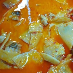 แกงหน่อไม้ดองใส่ไก่