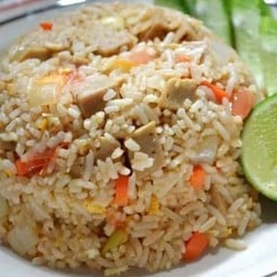 ข้าวผัดไข่หมูยอ