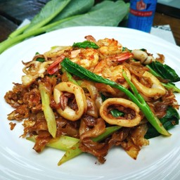 ผัดซีอิ้วทะเล,ปลาหมึก,กุ้ง