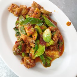 ผัดพริกแกง